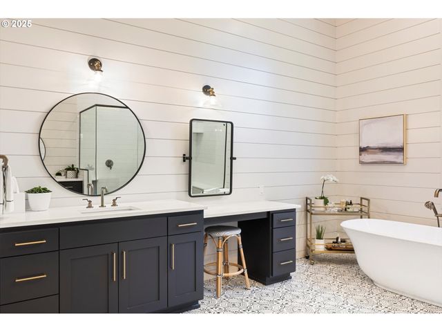 13585 GOODALL Rd, Lake Oswego, OR 97034