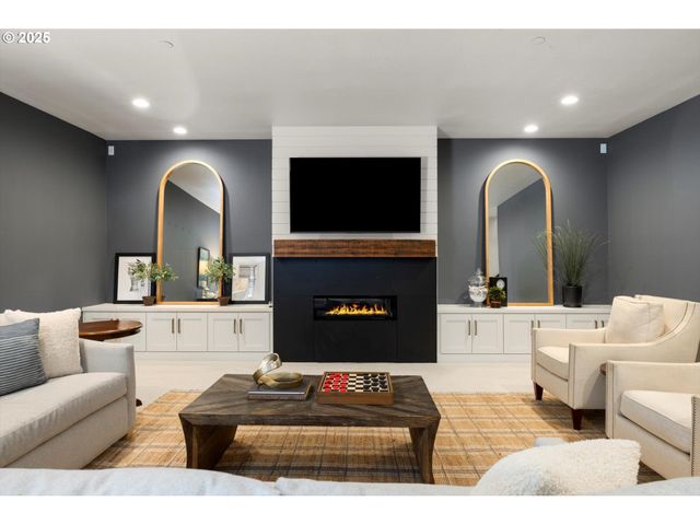 13585 GOODALL Rd, Lake Oswego, OR 97034