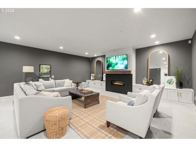 13585 GOODALL Rd, Lake Oswego, OR 97034