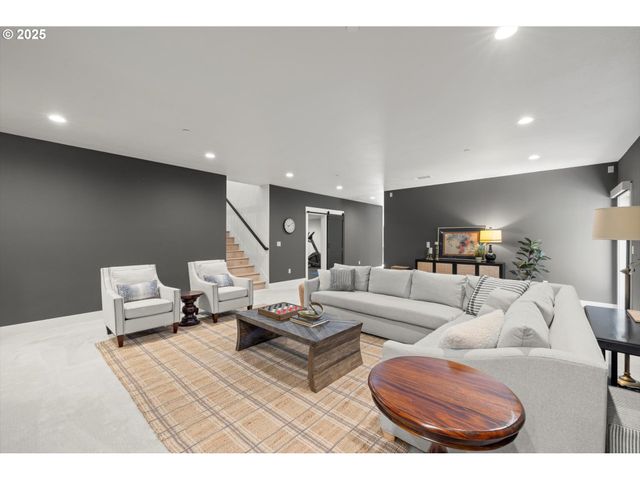 13585 GOODALL Rd, Lake Oswego, OR 97034