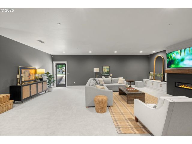 13585 GOODALL Rd, Lake Oswego, OR 97034