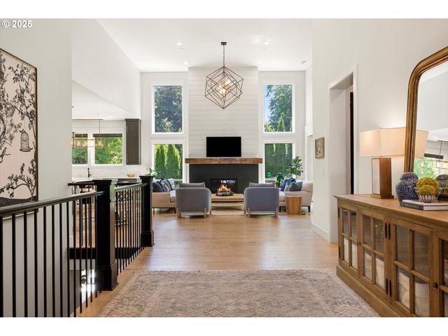 13585 GOODALL Rd, Lake Oswego, OR 97034