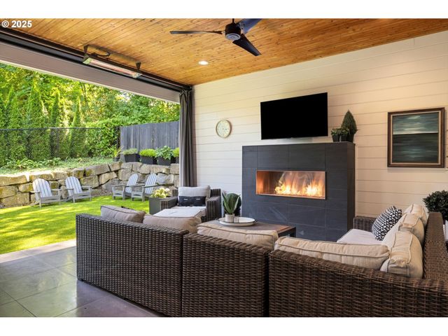 13585 GOODALL Rd, Lake Oswego, OR 97034