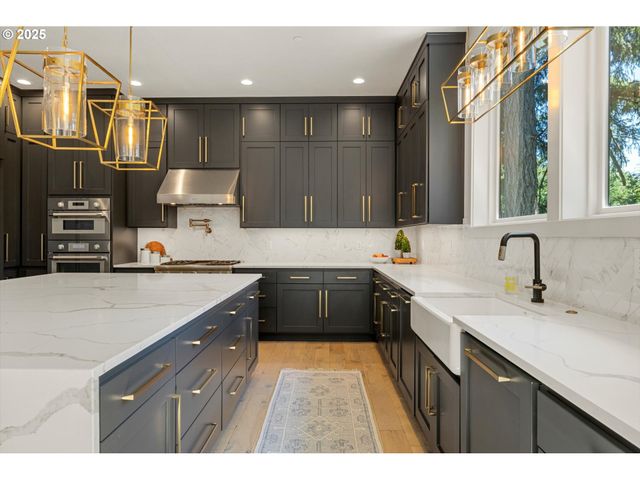 13585 GOODALL Rd, Lake Oswego, OR 97034