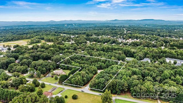 2807 17th Street Court NE 1-14, Hickory, NC 28601