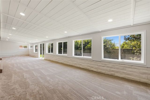 48 Mansfield Lane, Camarillo, CA 93010