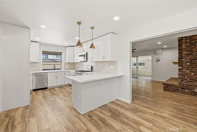 48 Mansfield Lane, Camarillo, CA 93010