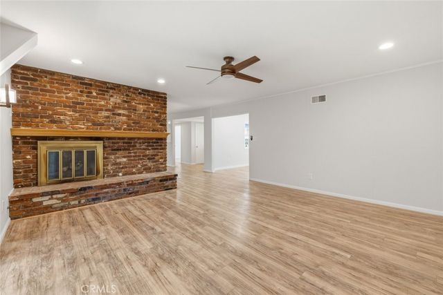48 Mansfield Lane, Camarillo, CA 93010