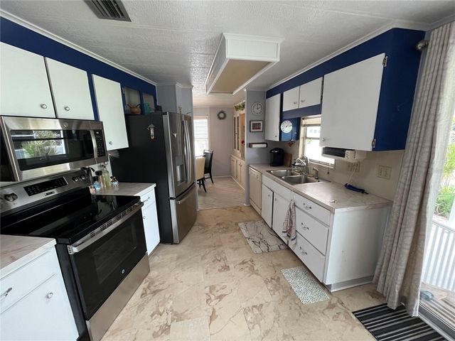 900 JOLANDA CIRCLE, Venice, FL 34285