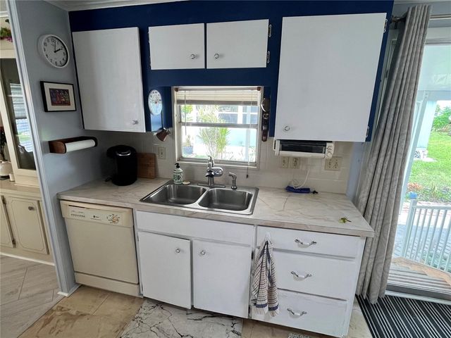 900 JOLANDA CIRCLE, Venice, FL 34285