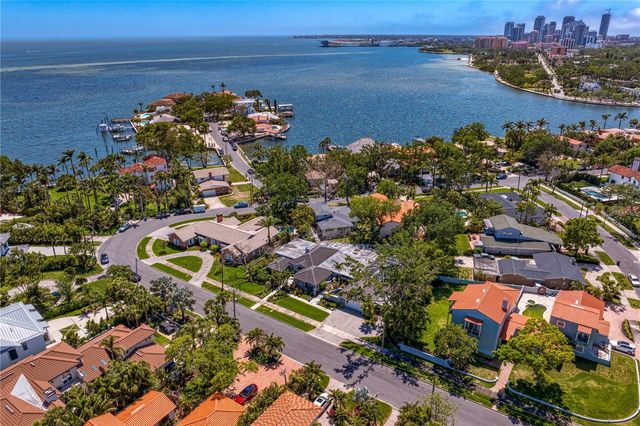 720 BRIGHTWATERS BOULEVARD NE, St Petersburg, FL 33704