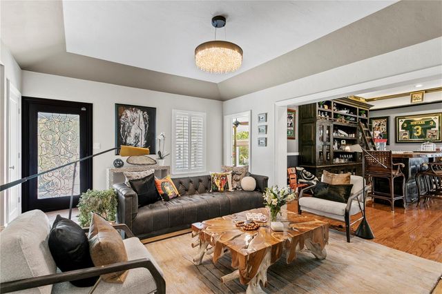 720 BRIGHTWATERS BOULEVARD NE, St Petersburg, FL 33704