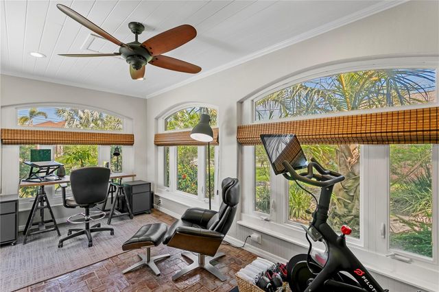 720 BRIGHTWATERS BOULEVARD NE, St Petersburg, FL 33704