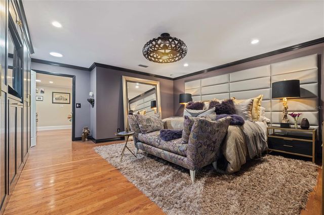 720 BRIGHTWATERS BOULEVARD NE, St Petersburg, FL 33704