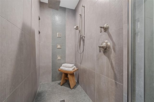 720 BRIGHTWATERS BOULEVARD NE, St Petersburg, FL 33704