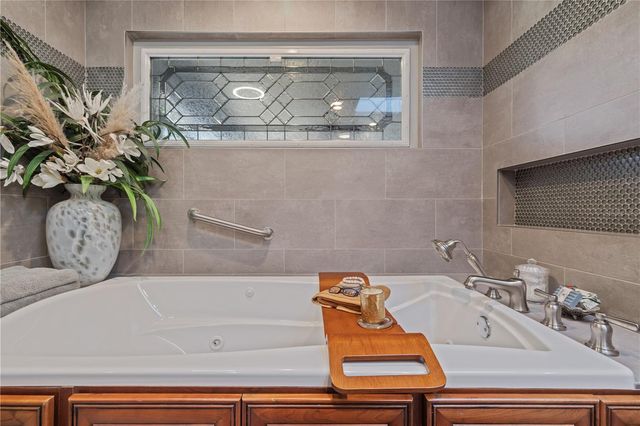 720 BRIGHTWATERS BOULEVARD NE, St Petersburg, FL 33704