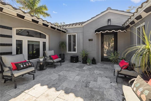 720 BRIGHTWATERS BOULEVARD NE, St Petersburg, FL 33704