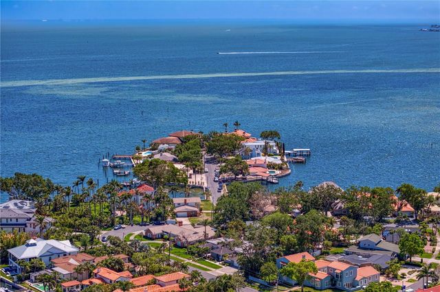 720 BRIGHTWATERS BOULEVARD NE, St Petersburg, FL 33704