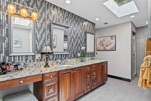 720 BRIGHTWATERS BOULEVARD NE, St Petersburg, FL 33704