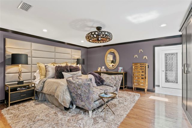 720 BRIGHTWATERS BOULEVARD NE, St Petersburg, FL 33704