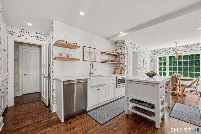 428 Laurel Road, New Canaan, CT 06840