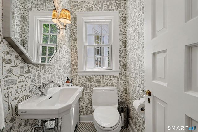 428 Laurel Road, New Canaan, CT 06840