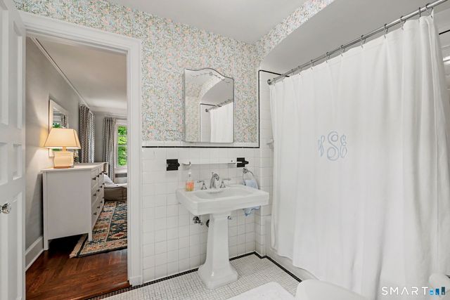 428 Laurel Road, New Canaan, CT 06840