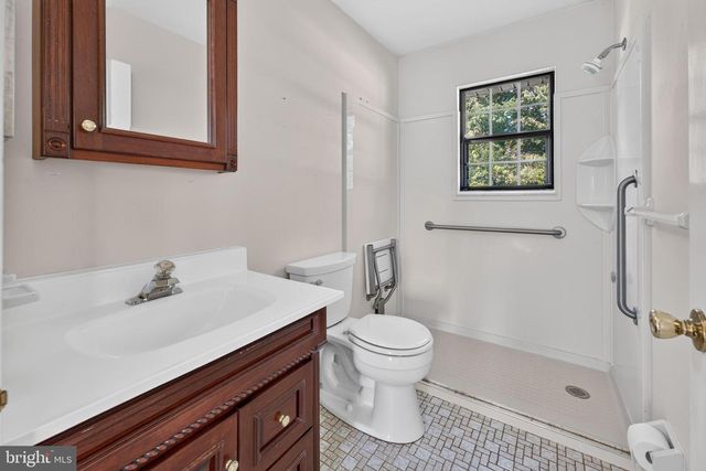 32 HEMLOCK DR, Blackwood, NJ 08012