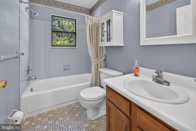 32 HEMLOCK DR, Blackwood, NJ 08012