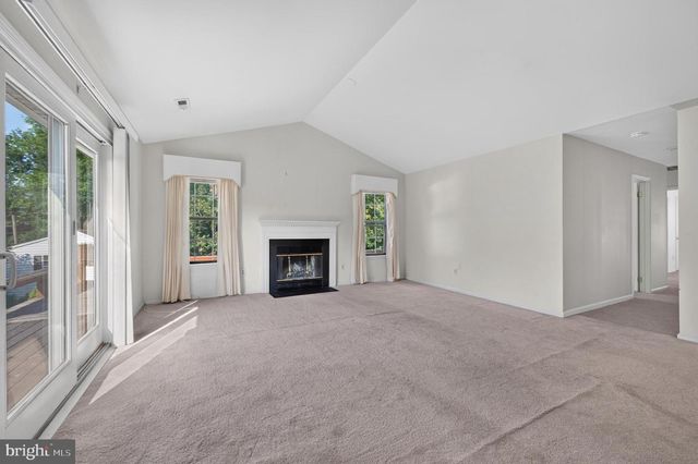 32 HEMLOCK DR, Blackwood, NJ 08012