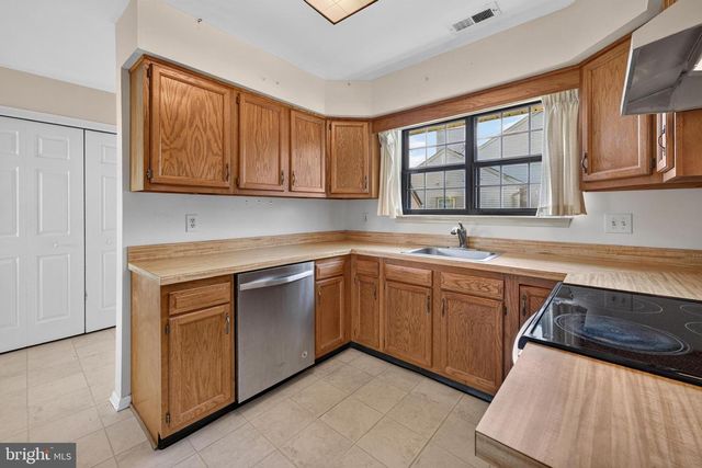 32 HEMLOCK DR, Blackwood, NJ 08012