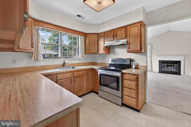 32 HEMLOCK DR, Blackwood, NJ 08012