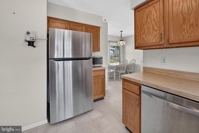 32 HEMLOCK DR, Blackwood, NJ 08012