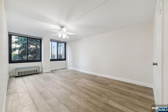 200 Winston 121, Cliffside Park, NJ 07010