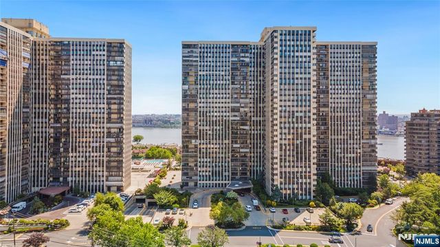 200 Winston 121, Cliffside Park, NJ 07010