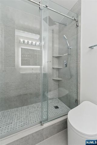 200 Winston 121, Cliffside Park, NJ 07010