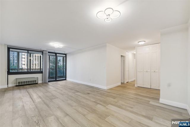 200 Winston 121, Cliffside Park, NJ 07010