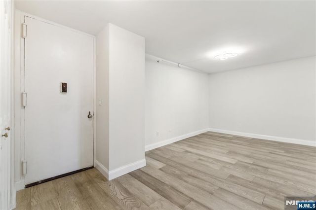 200 Winston 121, Cliffside Park, NJ 07010