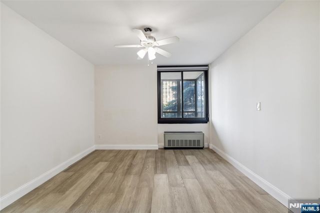 200 Winston 121, Cliffside Park, NJ 07010