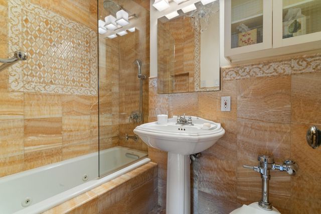 271 Dartmouth St 3L, Boston, MA 02116