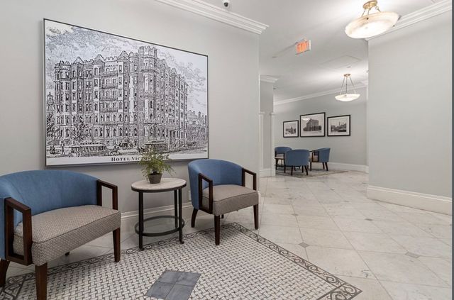 271 Dartmouth St 3L, Boston, MA 02116