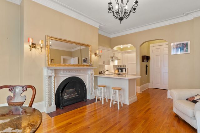 271 Dartmouth St 3L, Boston, MA 02116