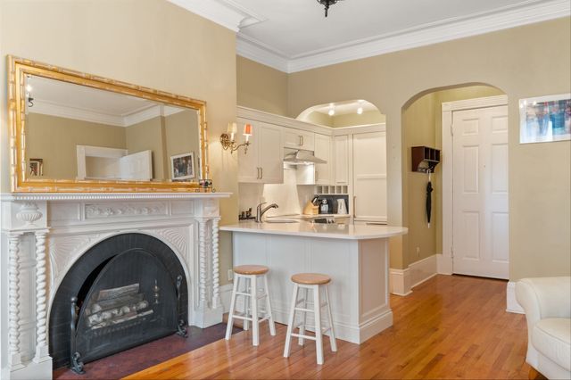 271 Dartmouth St 3L, Boston, MA 02116