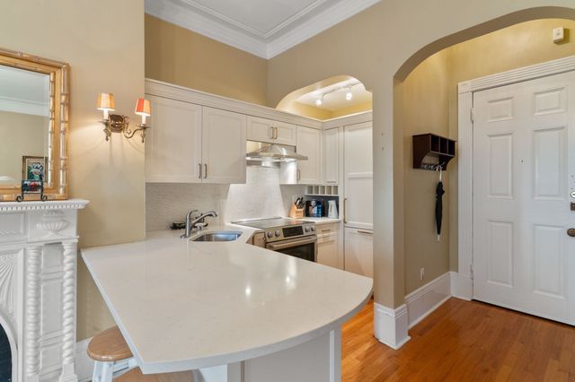 271 Dartmouth St 3L, Boston, MA 02116