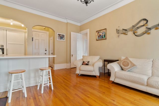 271 Dartmouth St 3L, Boston, MA 02116