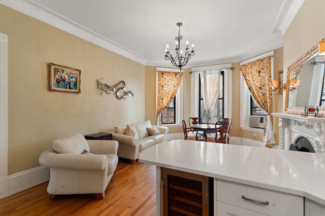 271 Dartmouth St 3L, Boston, MA 02116
