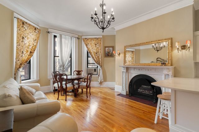 271 Dartmouth St 3L, Boston, MA 02116