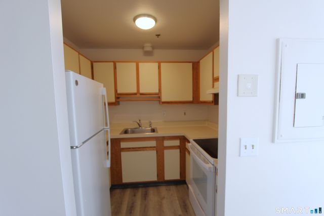 1838 Black Rock Turnpike 207, Fairfield, CT 06825