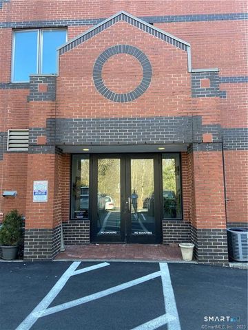 1838 Black Rock Turnpike 207, Fairfield, CT 06825