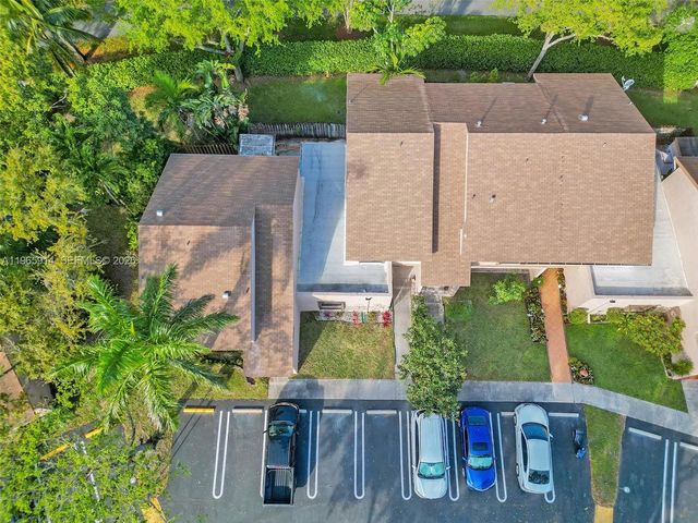 6 Chestnut Cir, Cooper City, FL 33026